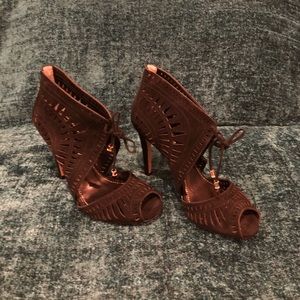 ⛔️SOLD⛔️ ivanka Trump heels